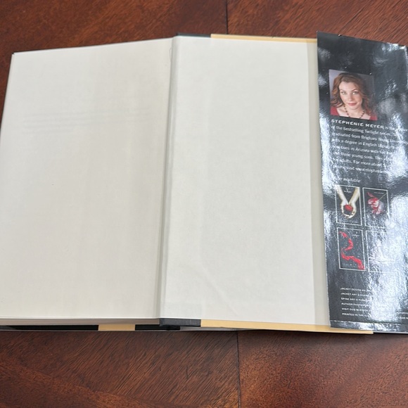𝅺The Host Hardcover Book by Stephenie Meyer First Edition - Picture 7 of 10